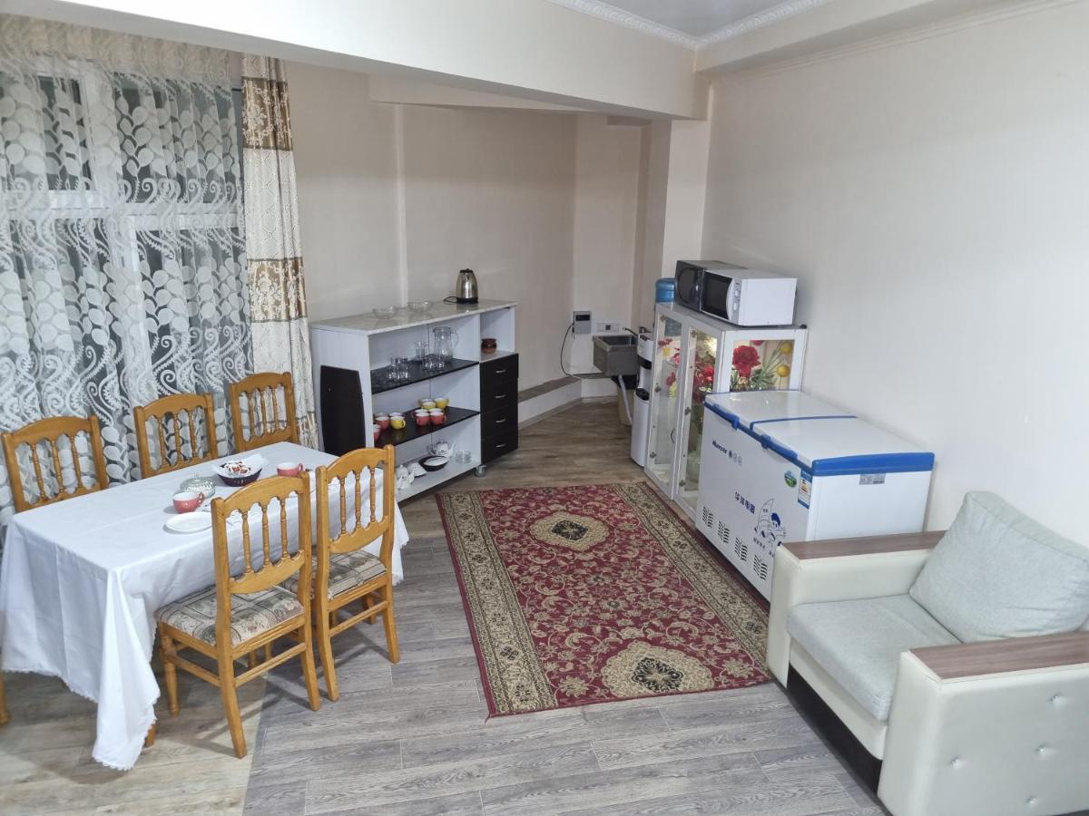Da! Hotel Bishkek Bagian luar foto