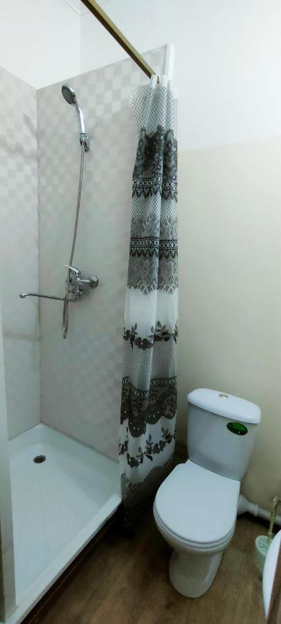 Da! Hotel Bishkek Bagian luar foto