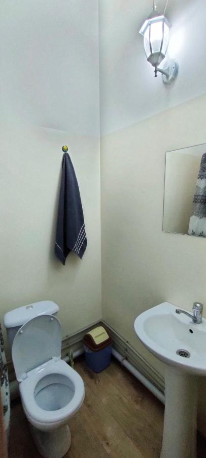 Da! Hotel Bishkek Bagian luar foto